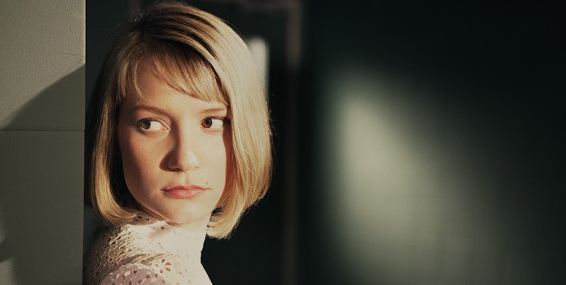 Mia Wasikowska en El Doble