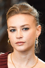 picture of actor Jeanne Goursaud