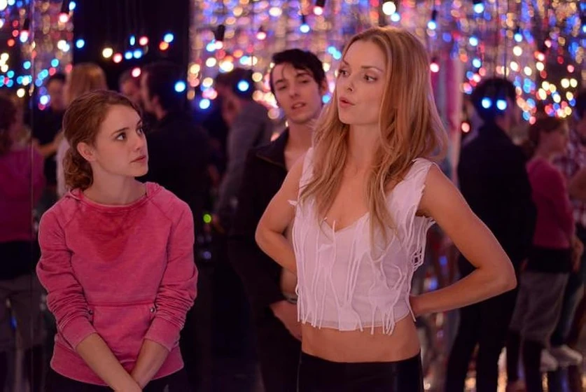 Izabella Miko y Laura Wiggins en hambre-al-limite