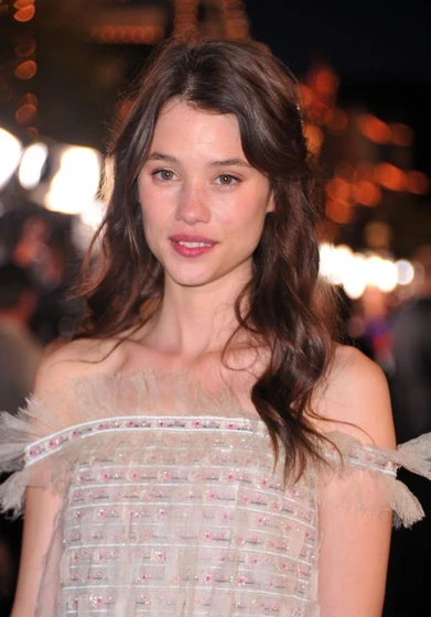 Astrid Berges-Frisbey en Piratas del Caribe: En Mareas Misteriosas (Premiere en USA. Mayo 2011)