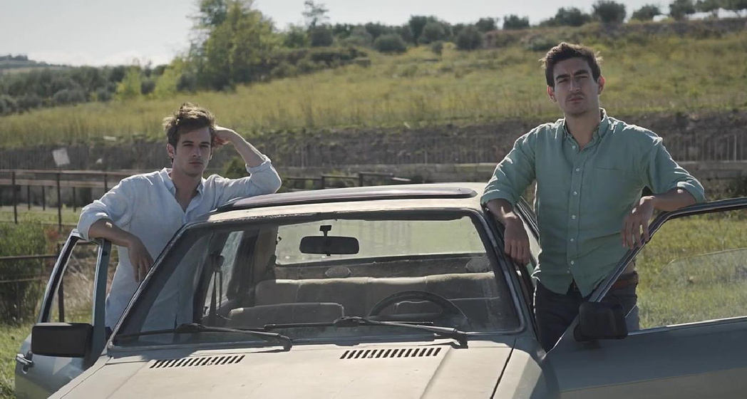Vasilis Magouliotis y Anton Weil en The Man with the Answers
