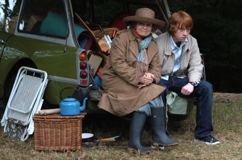Rupert Grint y Julie Walters en driving-lessons