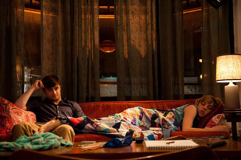 Daniel Radcliffe y Zoe Kazan en Amigos de más
