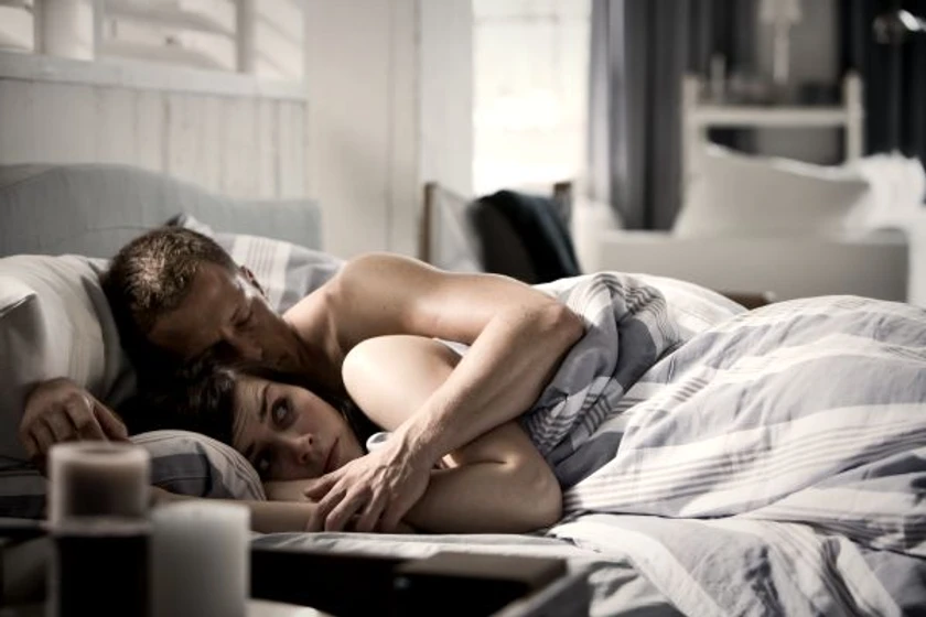 Til Schweiger y Nora Tschirner en un-conejo-sin-orejas