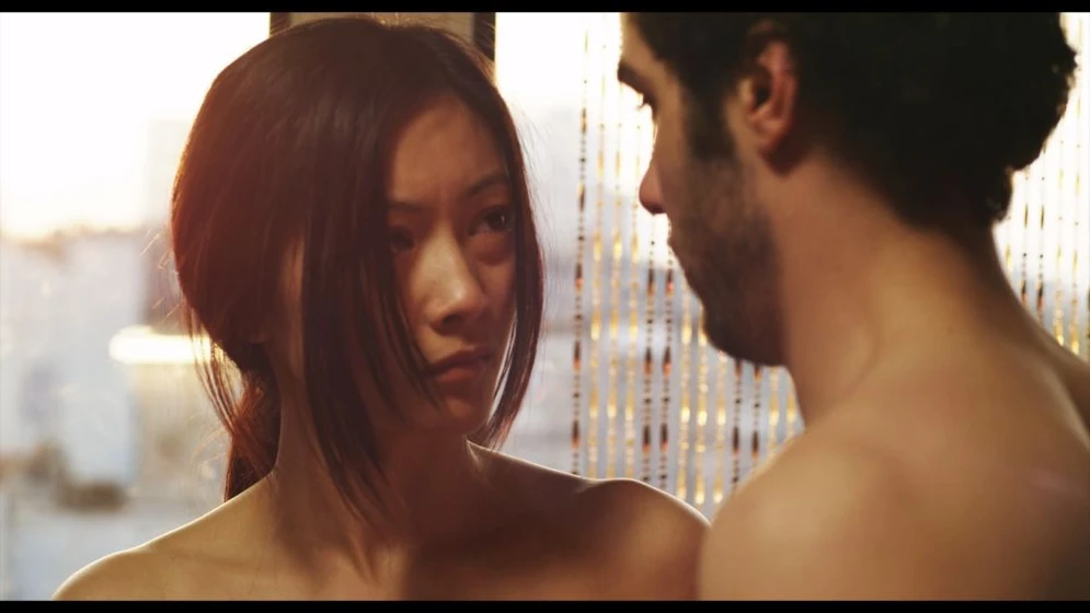 Tahar Rahim y Corinne Yam en love-and-bruises