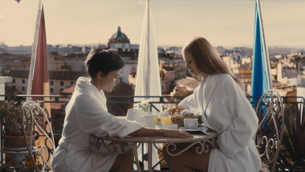 Elena Anaya y Natasha Yarovenko en Habitación en Roma