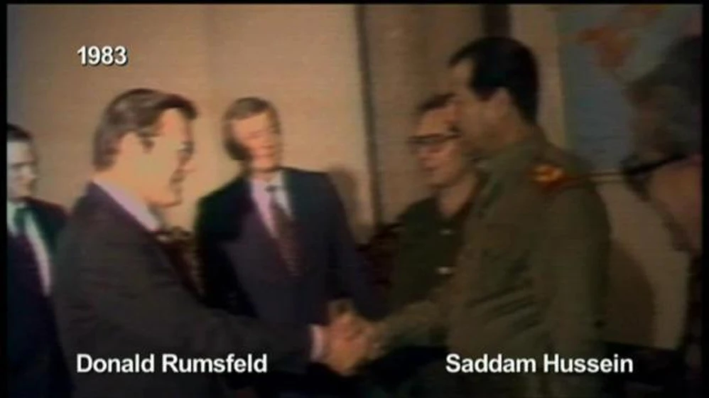 Donald Rumsfeld y Sadam Hussein en Fahrenheit 9/11