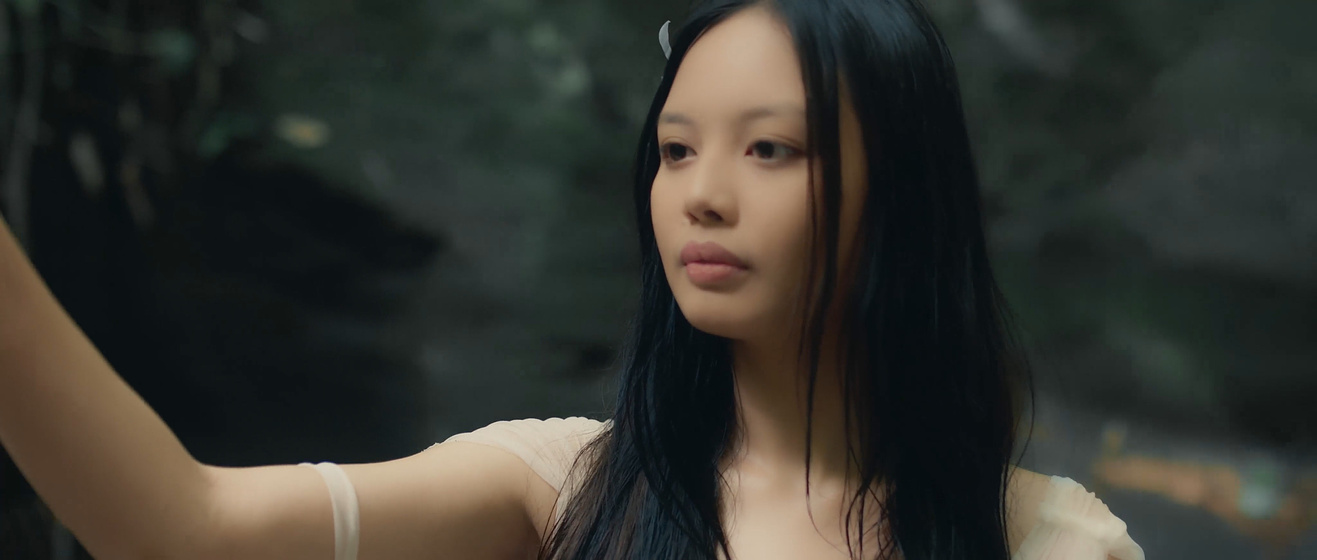 Angeli Khang en Virgin Forest