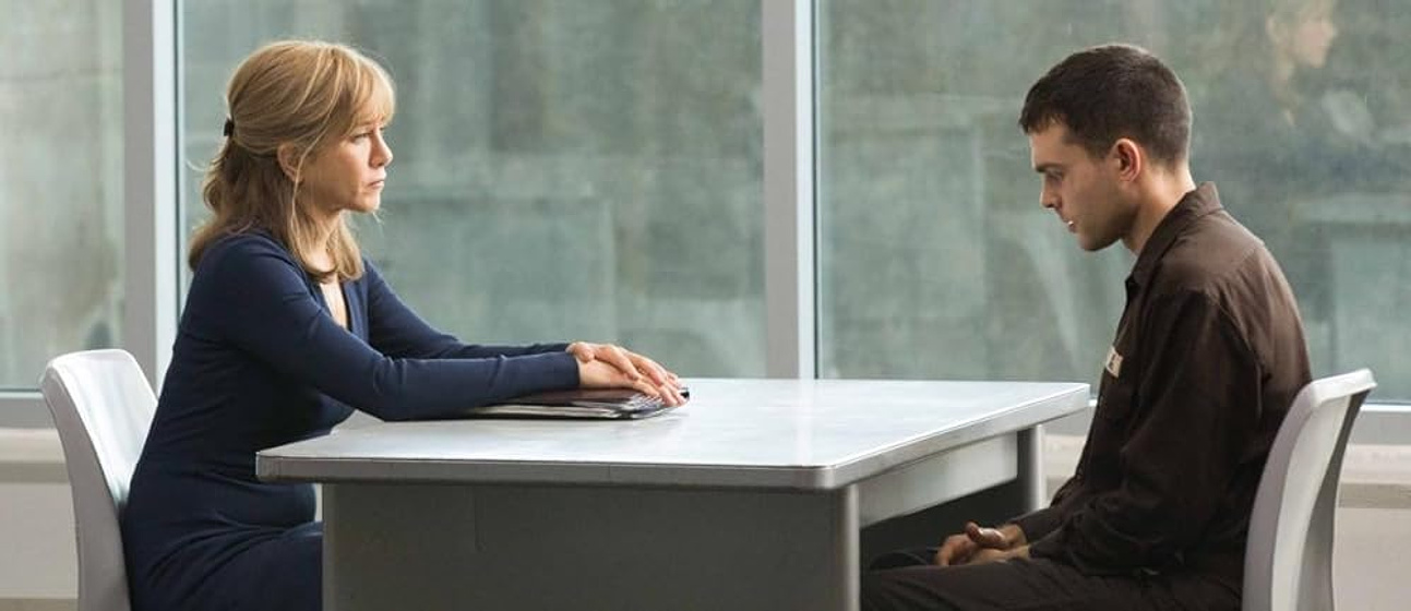 Jennifer Aniston y Alden Ehrenreich en the-yellow-birds