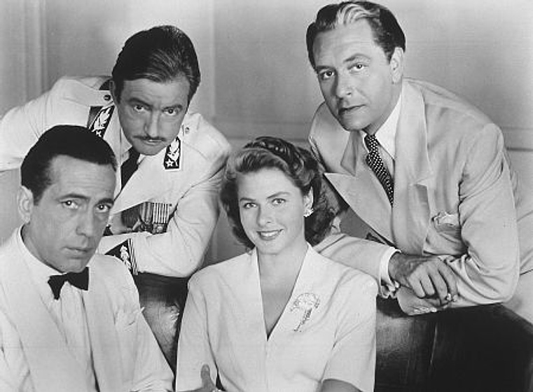 Ingrid Bergman, Humphrey Bogart, Paul Henreid y Claude Rains en Casablanca