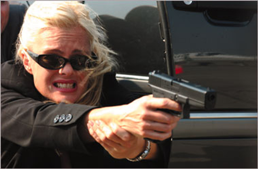 Erika Eleniak en Bajo Custodia
