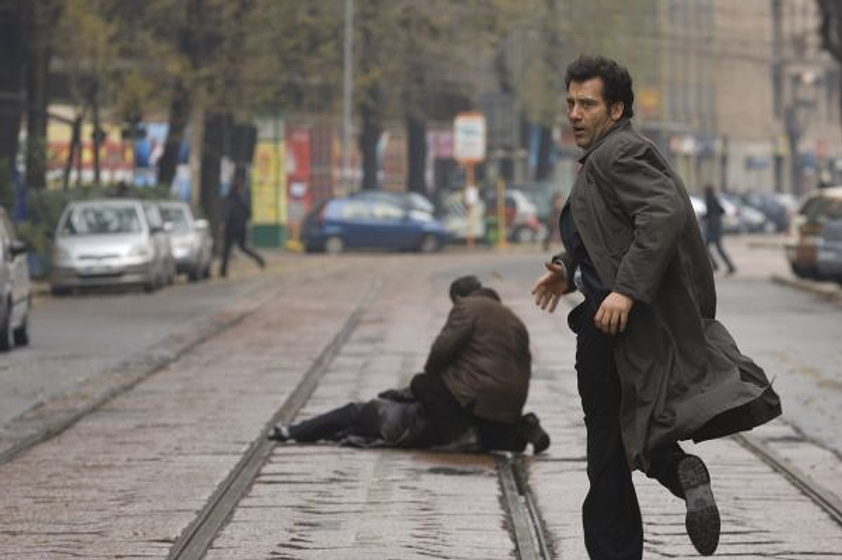 Clive Owen en The International. Dinero en la sombra