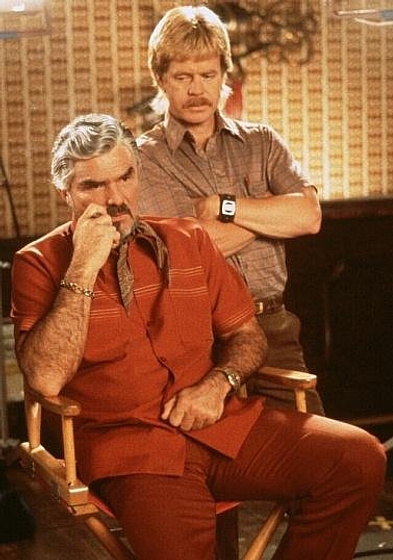 Burt Reynolds y William H. Macy en Boogie Nights