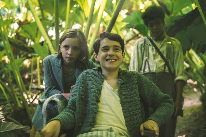 Dixie Egerickx, Amir Wilson y Edan Hayhurst en El Jardín Secreto