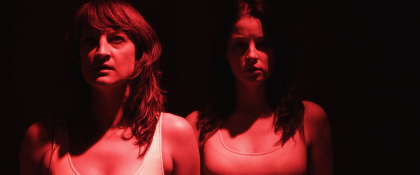 Rachel Nichols y Zoë Bell en Raze