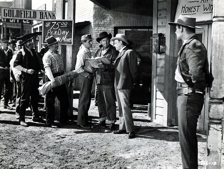 John McIntire, Leo Gordon, William Demarest, Lex Barker, Jack Kenny y Fred Aldrich en Ambición Maldita