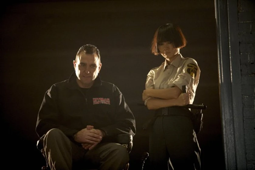 Bai Ling y Vinnie Jones en locked-down
