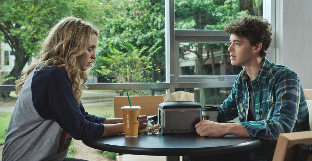 Israel Broussard y Jessica Rothe en Feliz Día de tu muerte