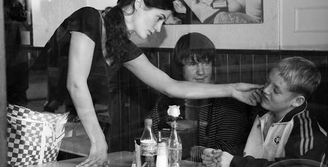 Thomas Turgoose y Elisa Lasowski en somers-town