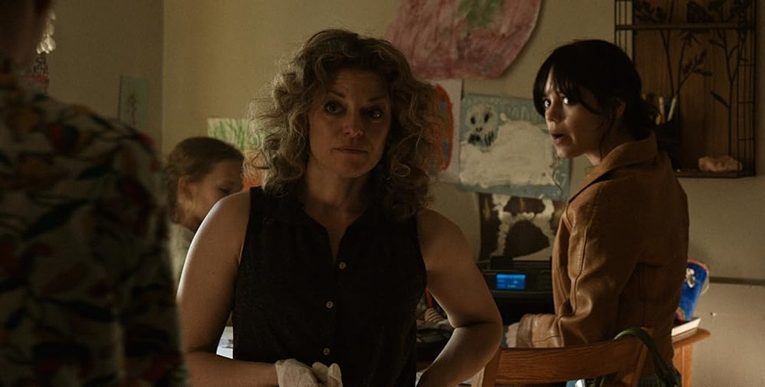 Rebecca Gibel y Jenna Ortega en finestkind