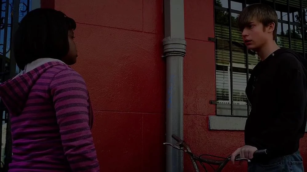 Devon Gearhart y Tione Johnson en el-poder-de-unos-pocos
