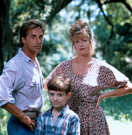 Melanie Griffith, Elijah Wood y Don Johnson en Un lugar llamado Paraíso