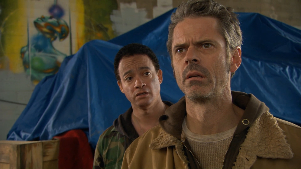 C. Thomas Howell y Christopher Reid en la-guerra-de-los-mundos-2