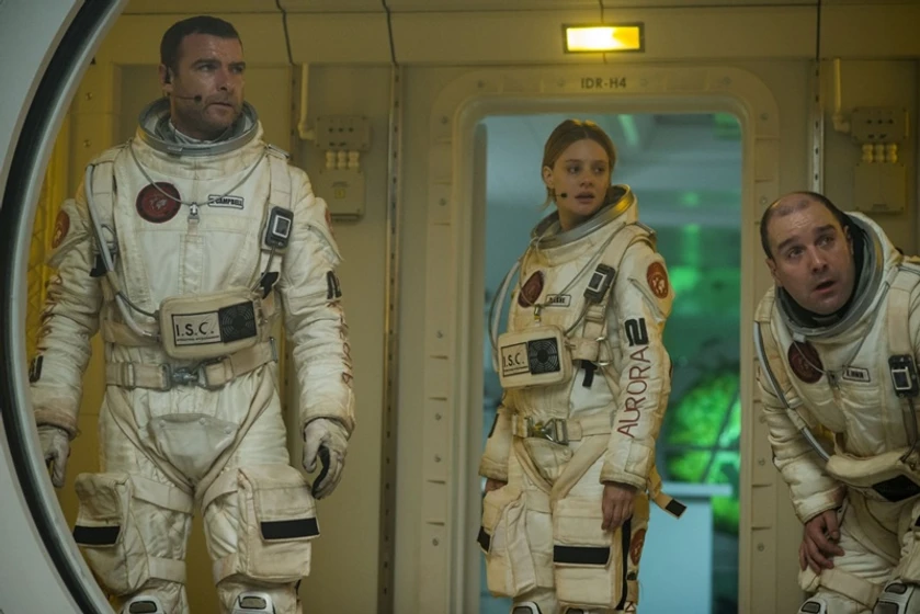 Liev Schreiber, Romola Garai y Johnny Harris en los-ultimos-dias-en-marte