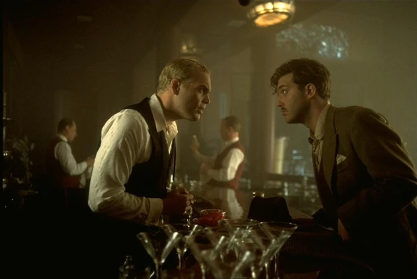 Craig Bierko y Vincent D'Onofrio en nivel-13