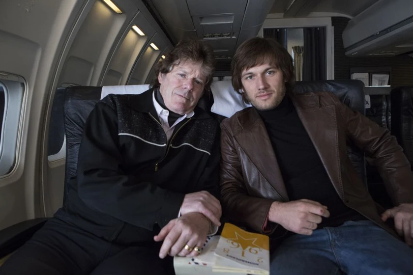 Alex Pettyfer en elvis-nixon