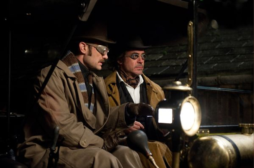 Jude Law y Robert Downey Jr. en Sherlock Holmes: Juego de sombras