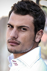 picture of actor Roberto Urbina