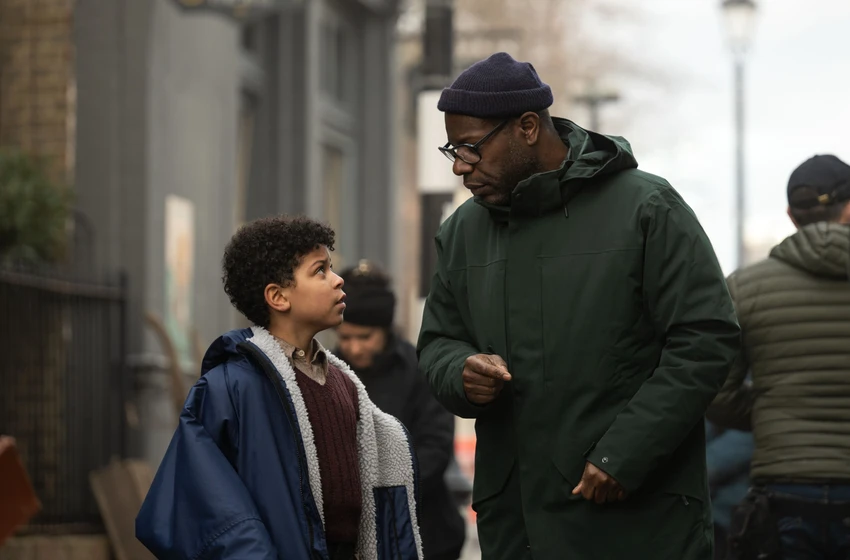 Steve McQueen [III] y Elliott Heffernan en blitz-b7abd3c4-dcc2-4df5-9c38-bb5ca2e82d78 (Rodaje)