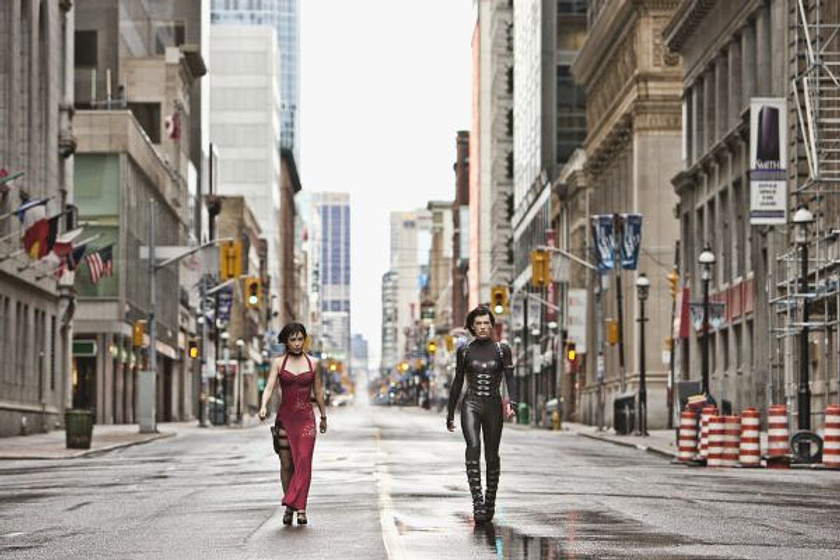 Milla Jovovich y Bingbing Li en Resident Evil. La Venganza