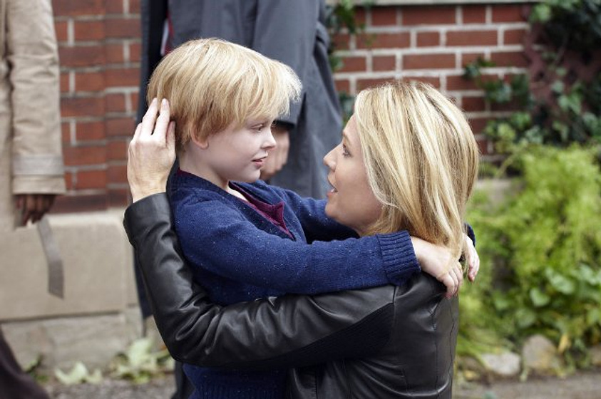 Sherry Stringfield y Regina Taylor en ¿Quién es Clark Rockefeller?