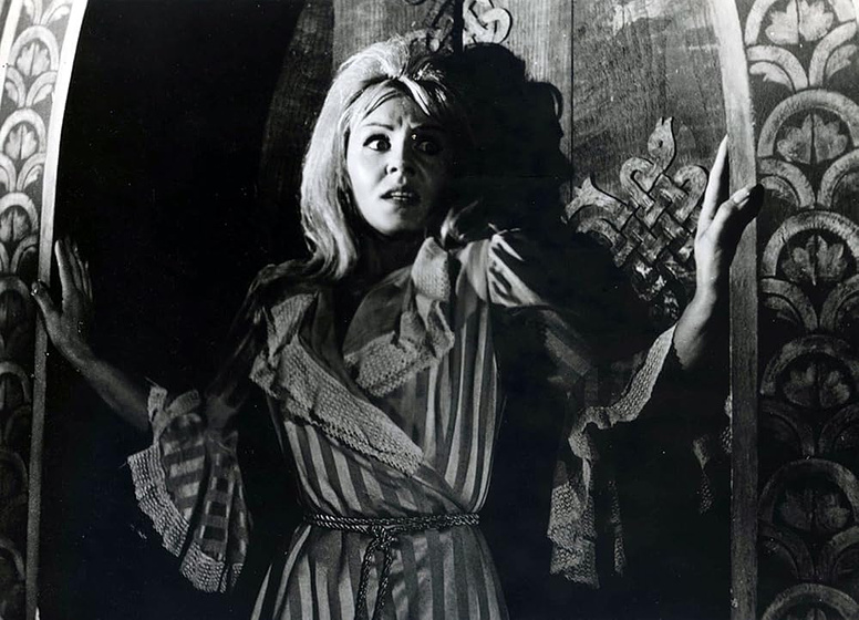 Véra Valmont en la-maldicion-de-los-karnstein