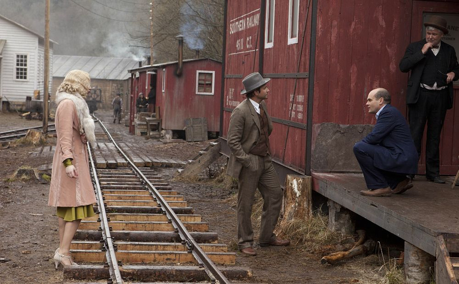 Bradley Cooper, David Dencik y Jennifer Lawrence en Serena
