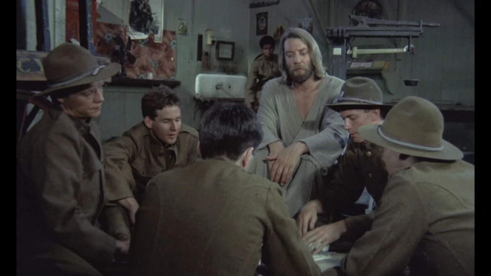 Donald Sutherland en johnny-cogio-su-fusil