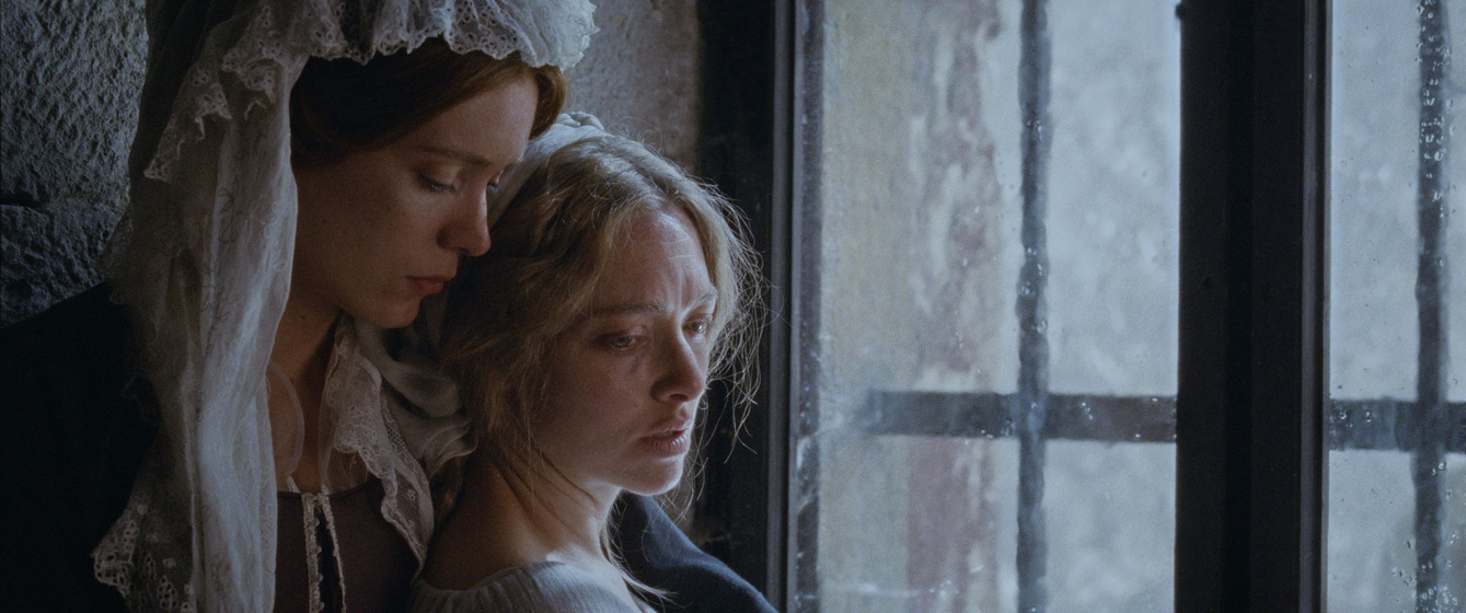 Amanda Seyfried y Stacy Martin en the-testamento-de-ann-lee
