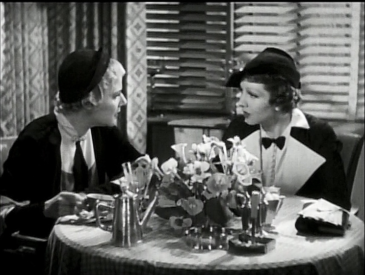 Claudette Colbert y Jean Dixon en Sucedió una Vez
