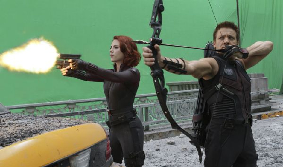 Scarlett Johansson y Jeremy Renner en Los Vengadores