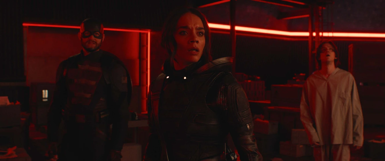 Hannah John-Kamen y Wyatt Russell en Thunderbolts*