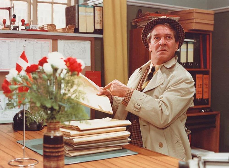 Axel Strøbye en the-olsen-gang-goes-to-war