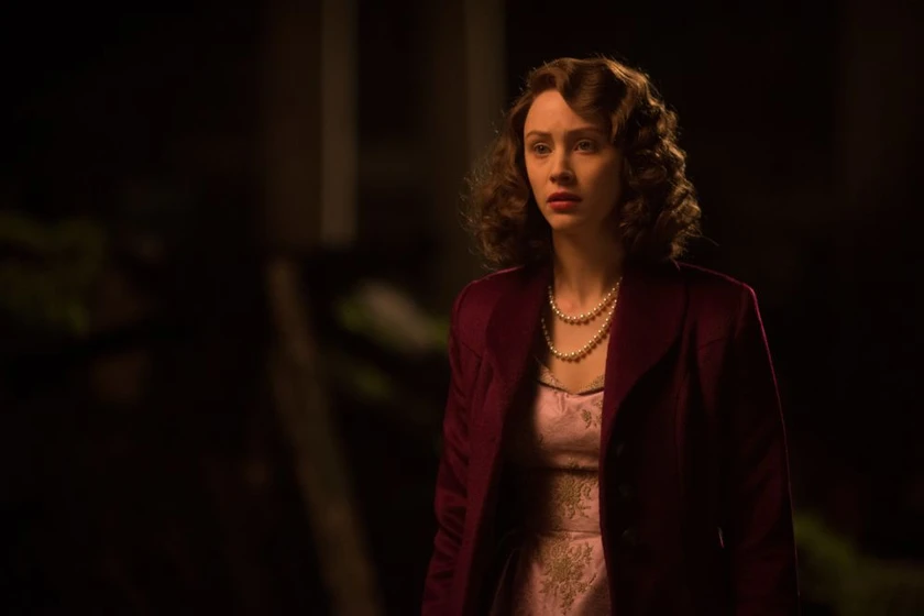 Sarah Gadon en Noche Real