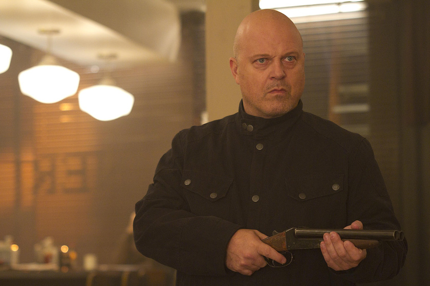 Michael Chiklis en el-asedio