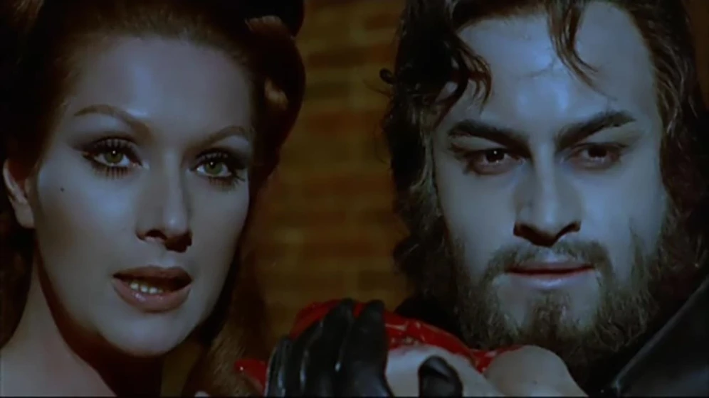 Helga Liné y Paul Naschy en el-espanto-surge-de-la-tumba (Aleric du Marnac y Mabille De Lancré)