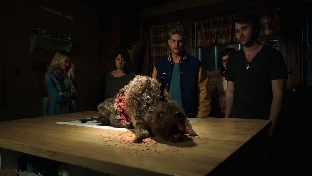 Rachel Melvin, Jake Weary, Hutch Dano y Lexi Atkins en Zombeavers (Castores zombies)
