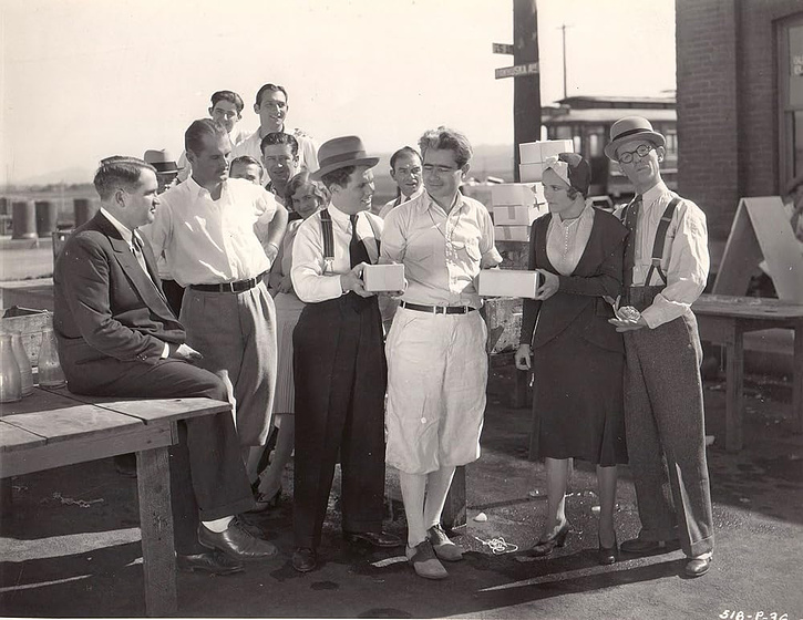 Robert Woolsey, Bert Wheeler y Dorothy Lee en Un Hotel de Cuidado