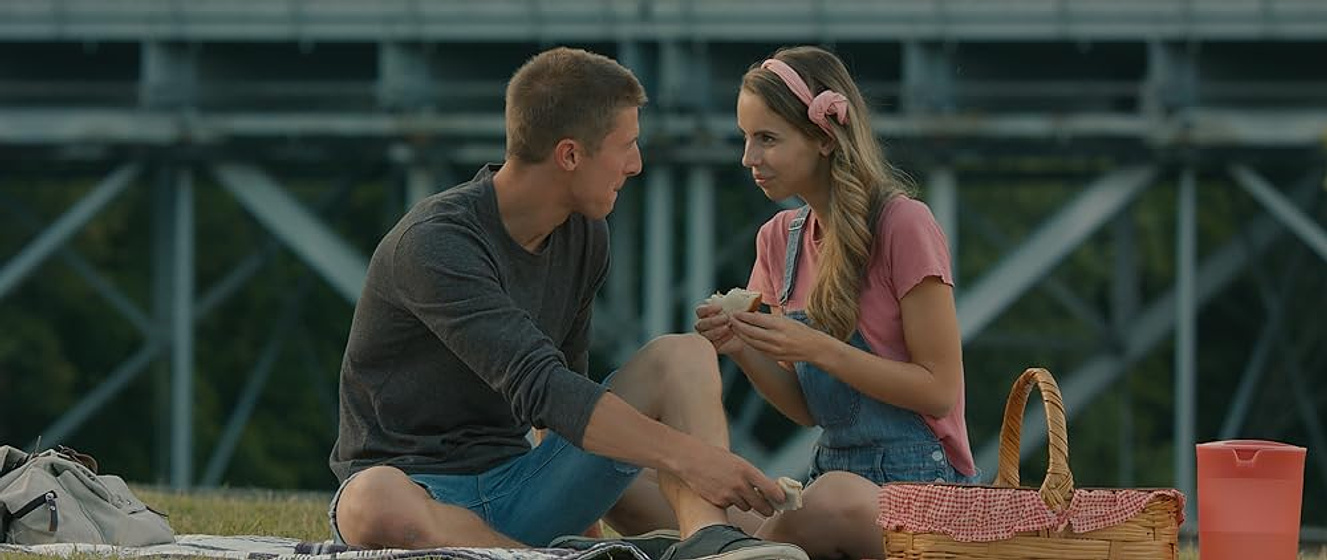 Brit MacRae y Jesse Charles en the-eden-theory