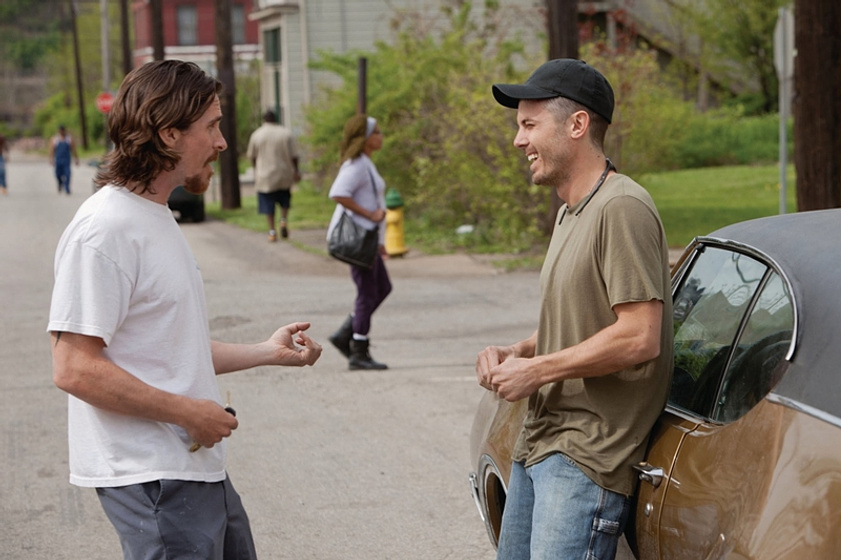 Christian Bale y Casey Affleck en La Ley del Más Fuerte